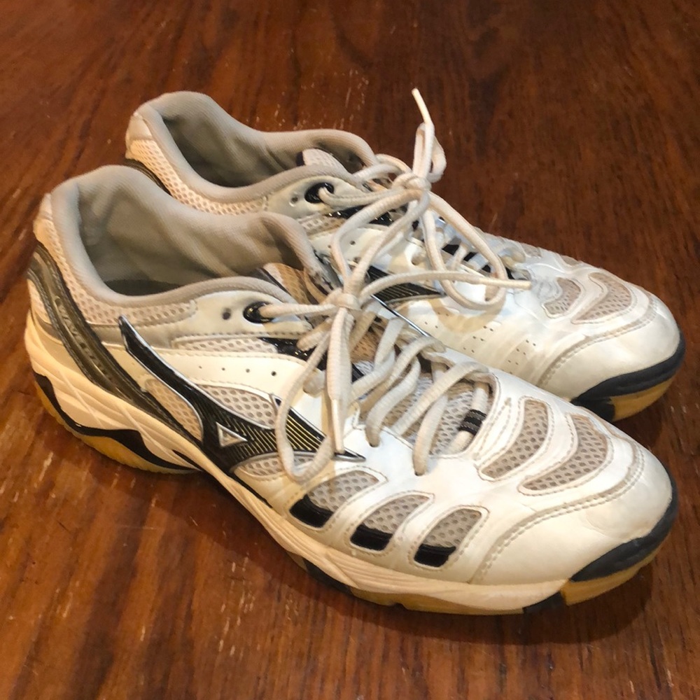 Mizuno court shoes